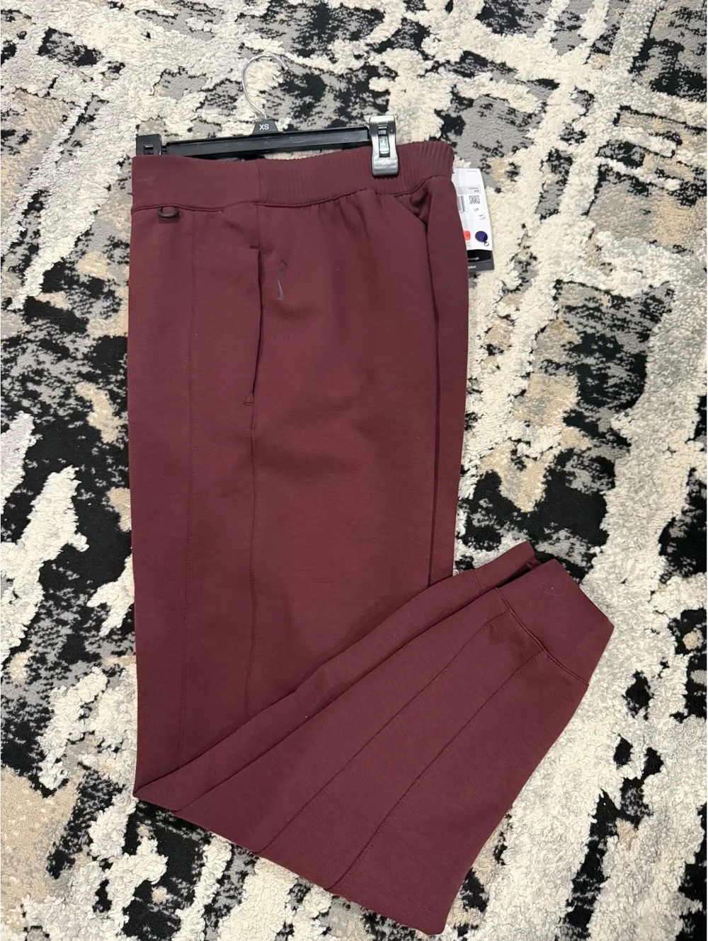 NWT Women’s Nike 24/7 joggers